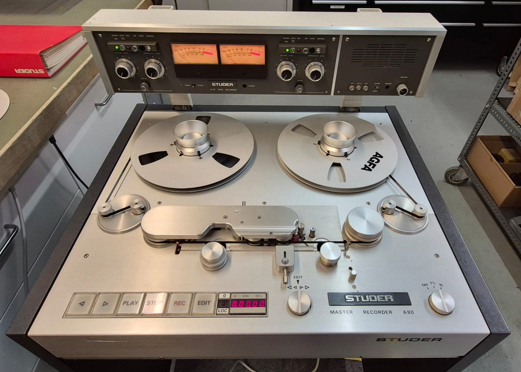 Studer Apparecchi a nastro: STUDER A80R Mastermaschine mit VU Meter Bridge... – Usato da Lohn-Ammannsegg venduto da Techtrading-GmbH