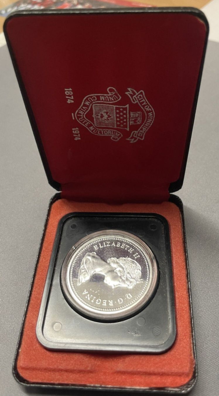 Toutes les monnaies: CANADA / DOLLAR / WINNIPEG 1974 – Neuf avec emballage d'origine à Martigny par Numis-World 2