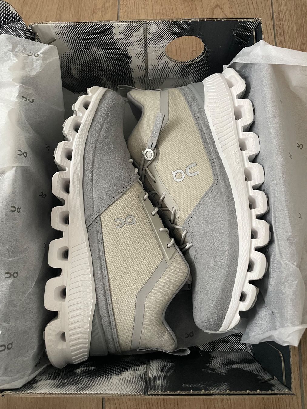 On Scarpe da donna: On Cloud Hi Glacier/Grey Gr. 37 NEU – Nuovo e nell'imballaggio originale da Waltenschwil venduto da hansnine 4