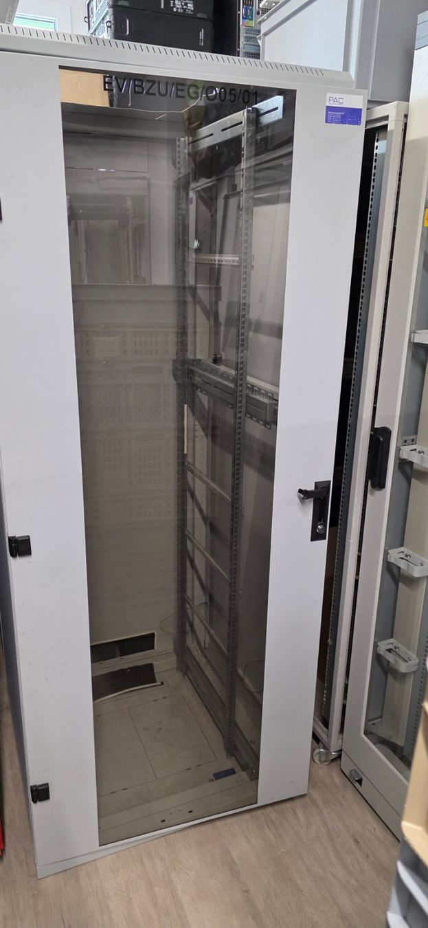 Altri accessori: Netzwerk Schrank – Usato da Elgg venduto da computerbrocki 1