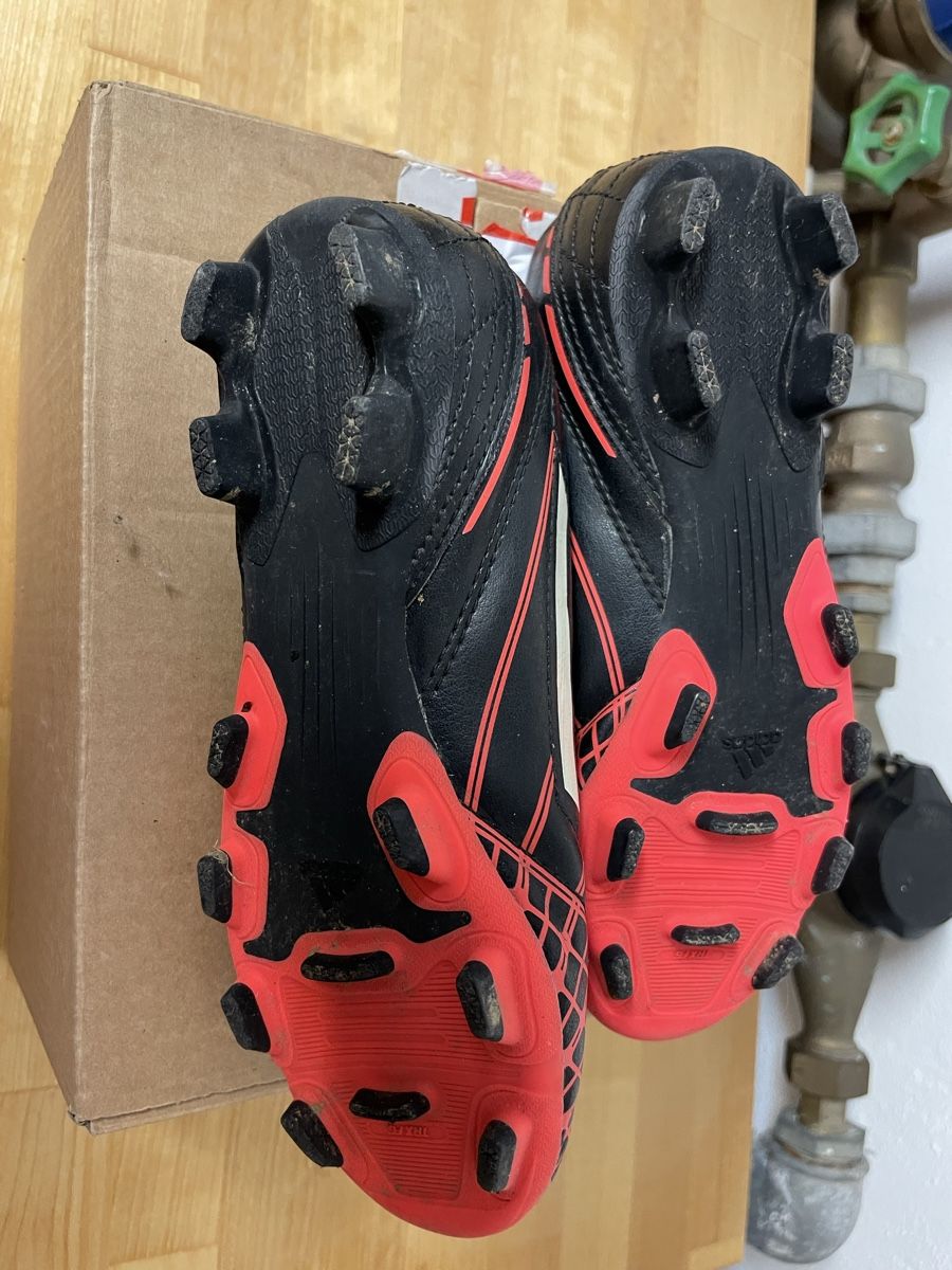 Adidas Schuhe für Jungen: Scarpe da calcio ADIDAS , numero 33 – Gebraucht aus Cagiallo von Misschiacci- 1