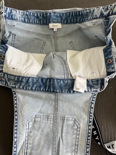 DKNY Pantaloni: Salopette short en jean DKNY, taille 8 – Usato da Genève venduto da cumunel 2