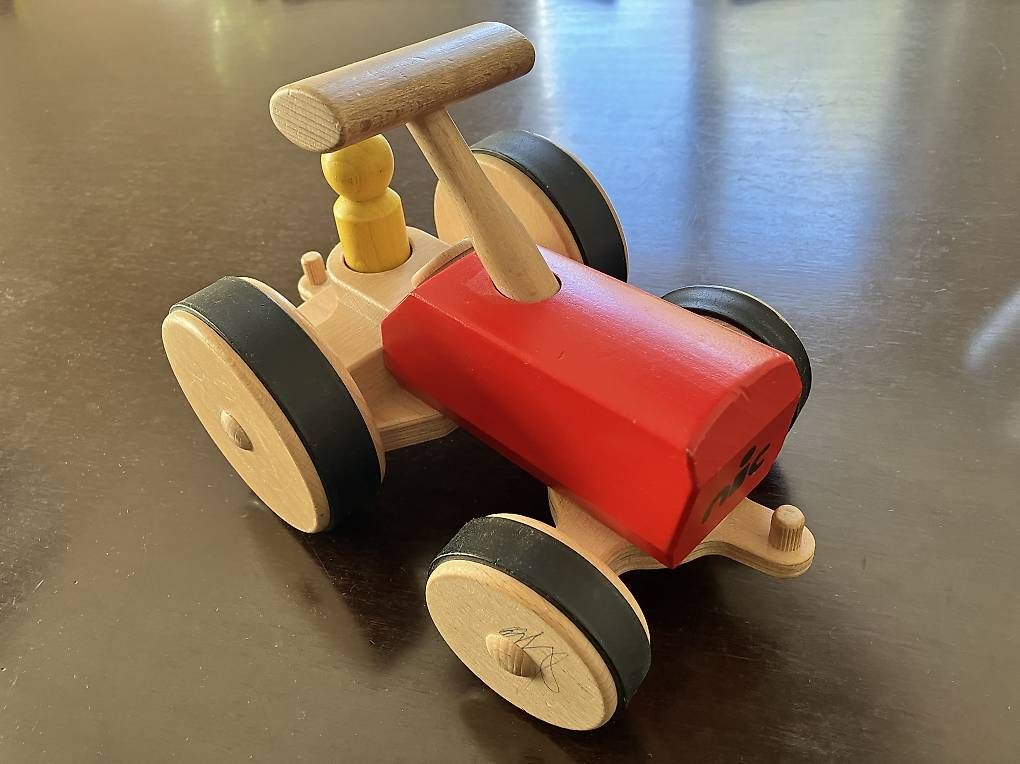 Modellbausätze & Standmodelle: nic Traktor aus Holz – Gebraucht aus solothurn von z-a-z-a 1