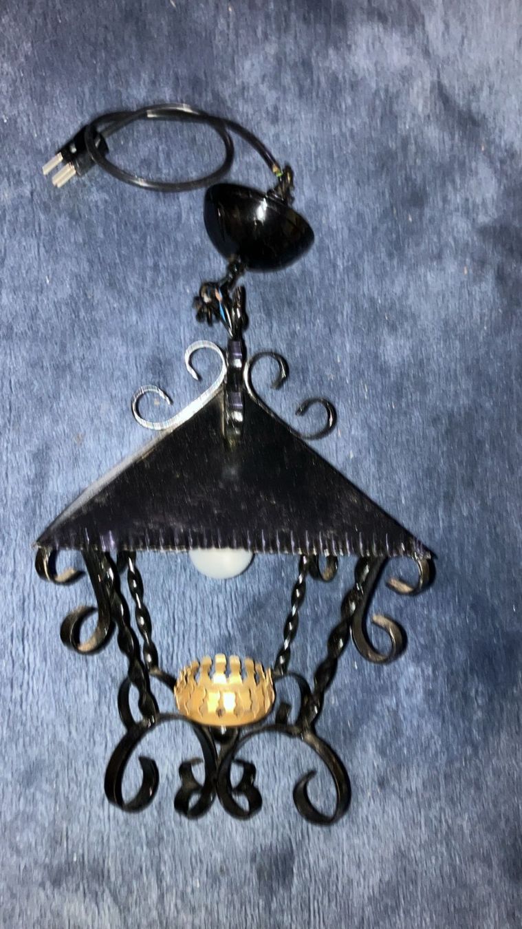 Lampadari & plafoniere: Vecchio lampadario in ferro battuto – Usato da Melano venduto da H-Sara