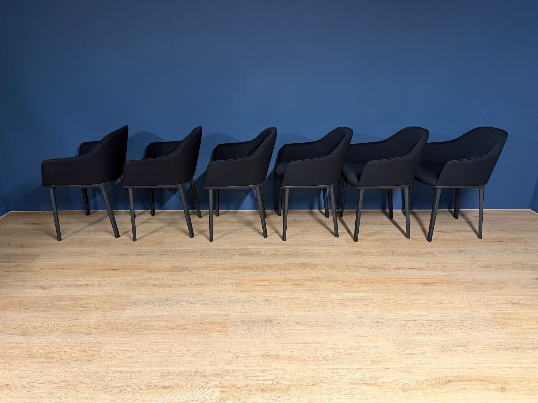 Vitra Sedie: 6er Set Original Vitra Softshell Stühle von Bouroullec – Usato da Winterthur venduto da Restored 2