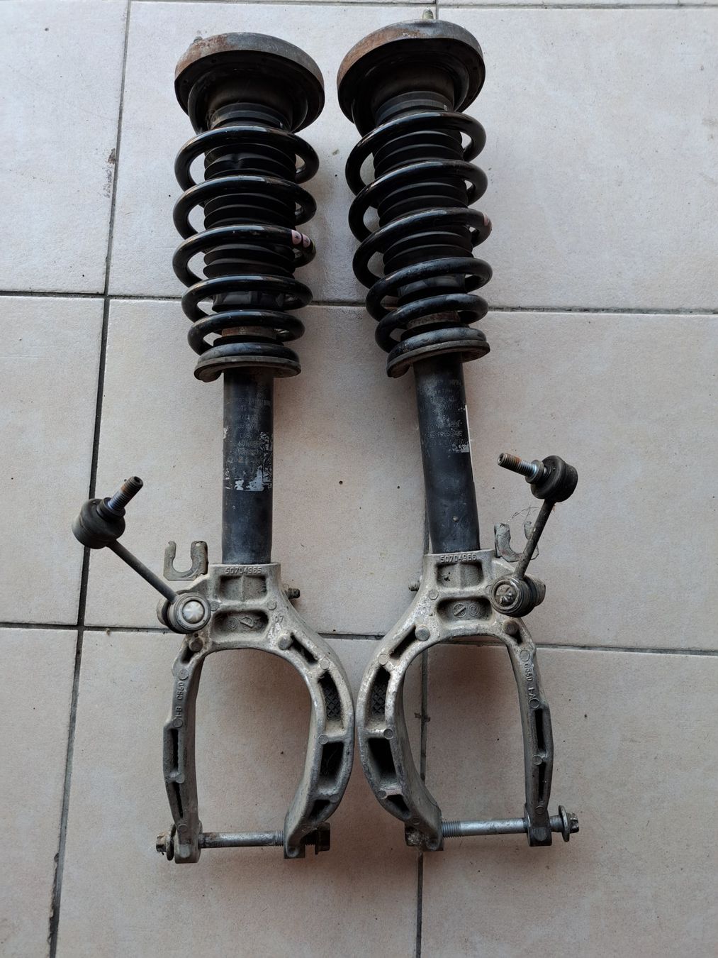 Alfa Romeo Tutti pezzi di ricambio auto: Ammortisseurs complets pour Alfa 159 – Usato da Bassecourt venduto da Lupomiki1 1
