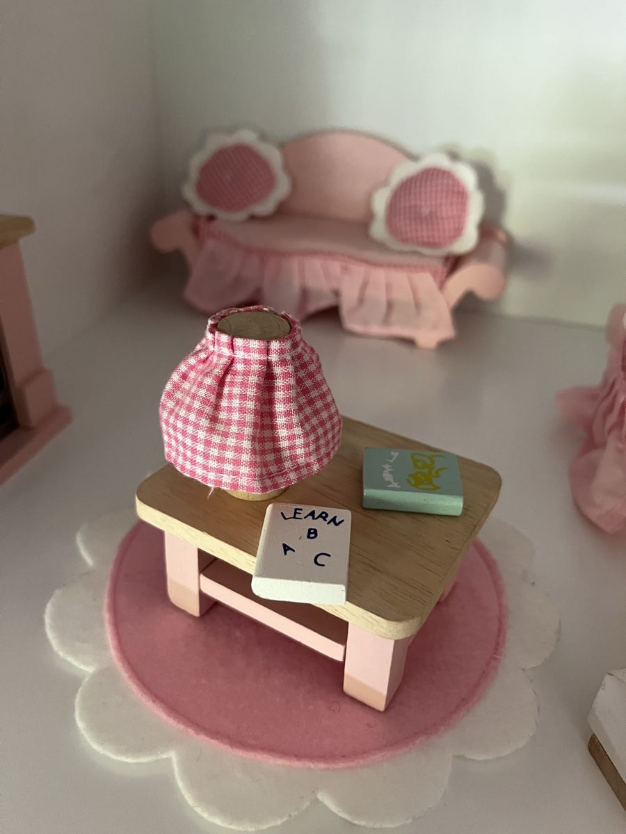 Case e mobili per bambole: Puppenstuben Wohnzimmer Möbel-Set rosa – Usato da Arboldswil venduto da Sonnenelfe 3