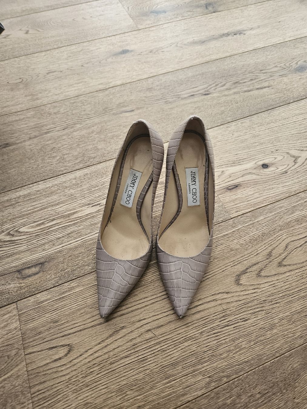 Jimmy Choo Scarpe da donna: Jimmy Choo Pumps, grau Kroko-Optik, Gr. 37.5 – Usato da Zollikerberg venduto da ker_rt87