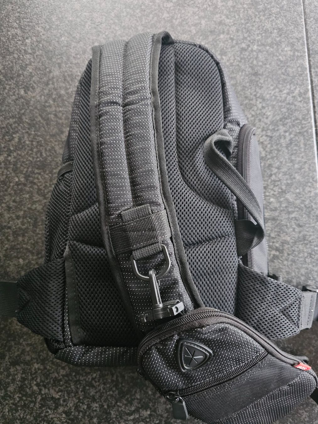 Canon Borse: Canon EOS Sling Bag 300EG Custom Gadget – Usato da Rickenbach SO venduto da sirkon 1