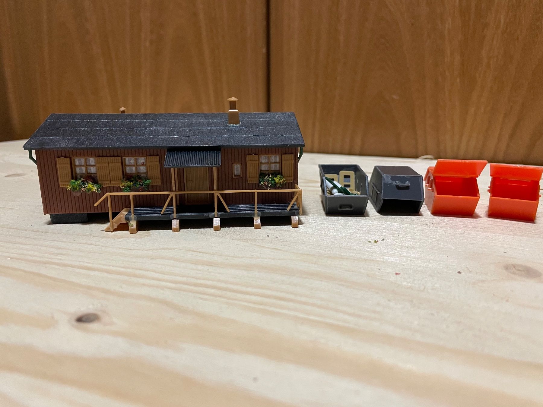 Faller Modelleisenbahnen: Faller Recyceln Haus mit Container – Neu (gemäss Beschreibung) aus Gossau SG von Krokodil344 4