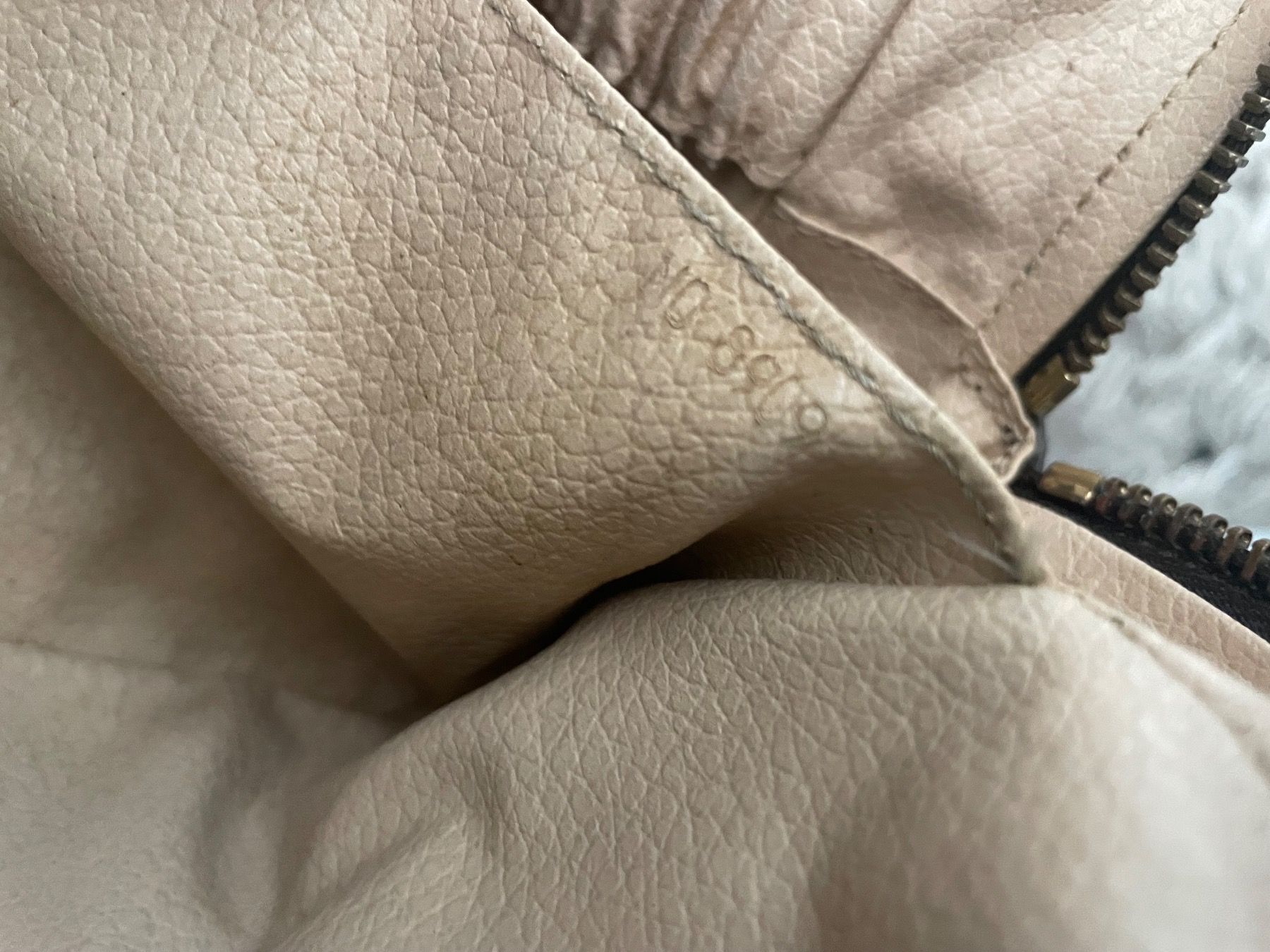 Louis Vuitton Borse da donna: Louis Vuitton Necessaire - Nr. 277 – Usato da Hittnau venduto da LuxAndMore 8