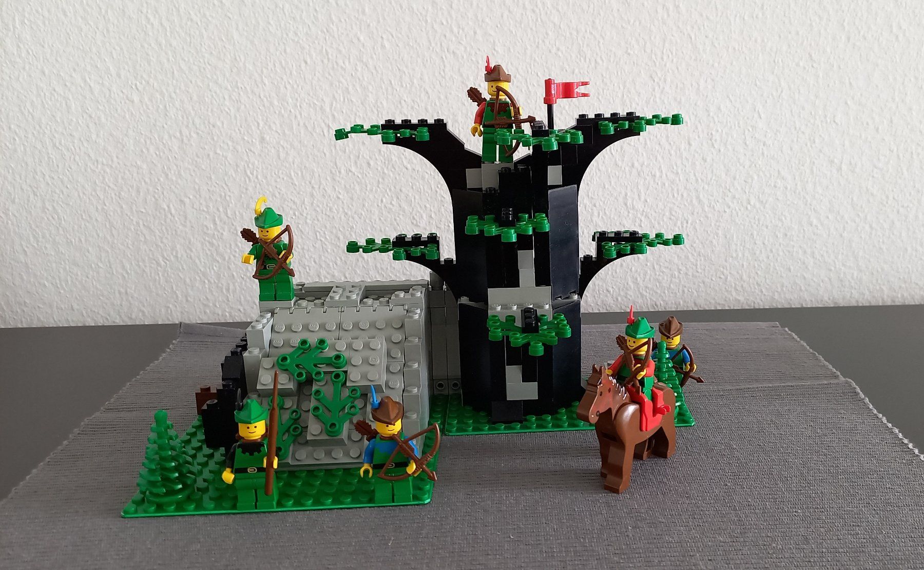 Lego Spielzeuge: Lego Forestmen 6066 – Gebraucht aus Emmenbrücke von poros221 2
