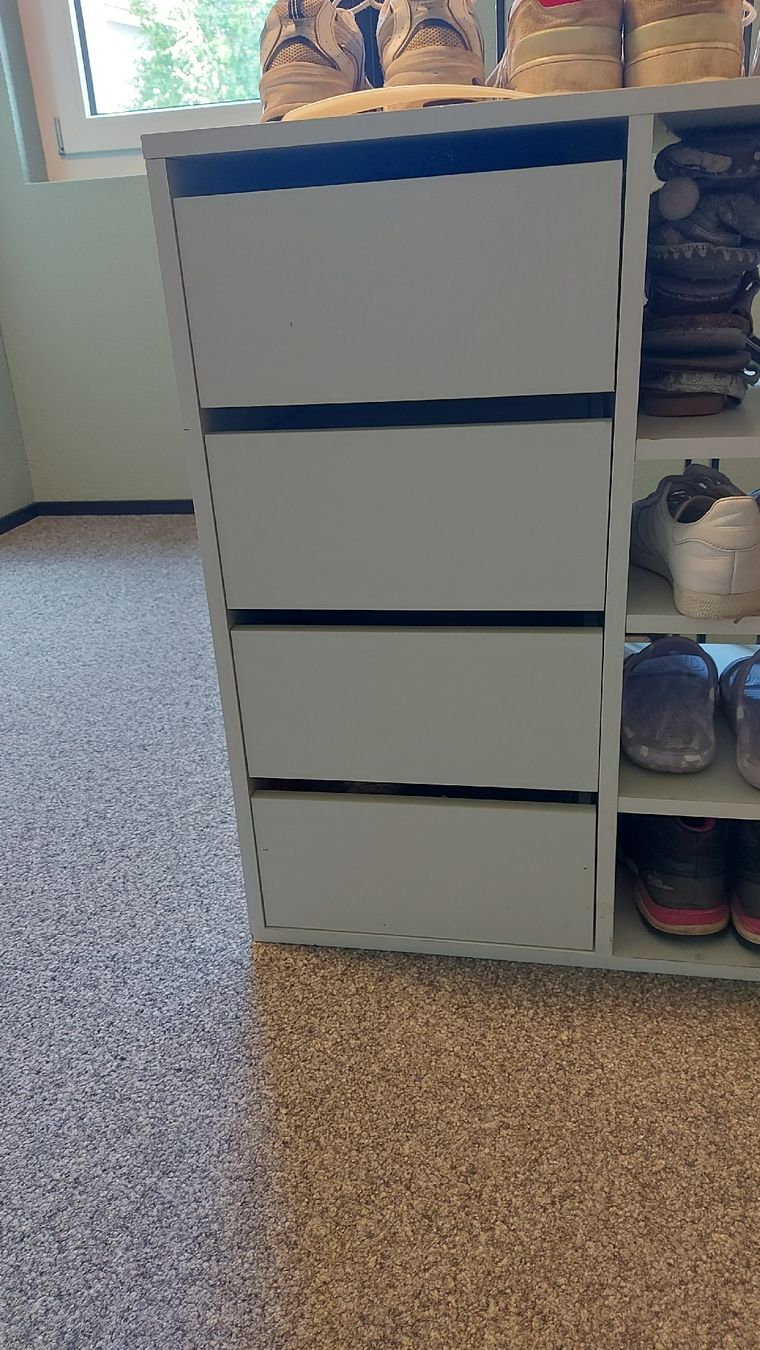 Regale: Kommode/Schuhschrank weiss mit vier Schubladen – Gebraucht aus Pfäffikon ZH von siae 2