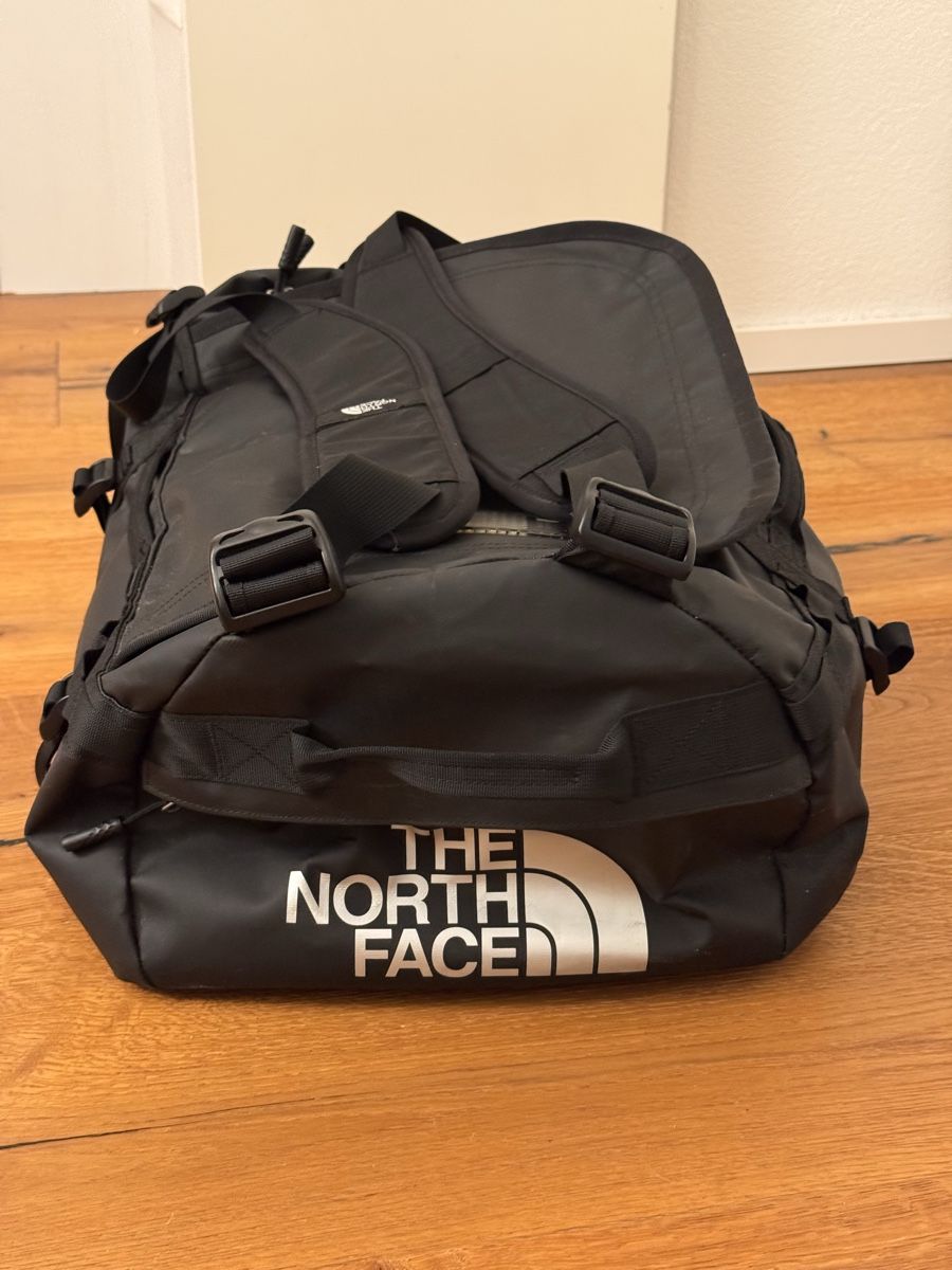 North Face Taschen: North Face Base Camp Duffel Bag Grösse S – Gebraucht aus Wetzikon ZH von MrGin