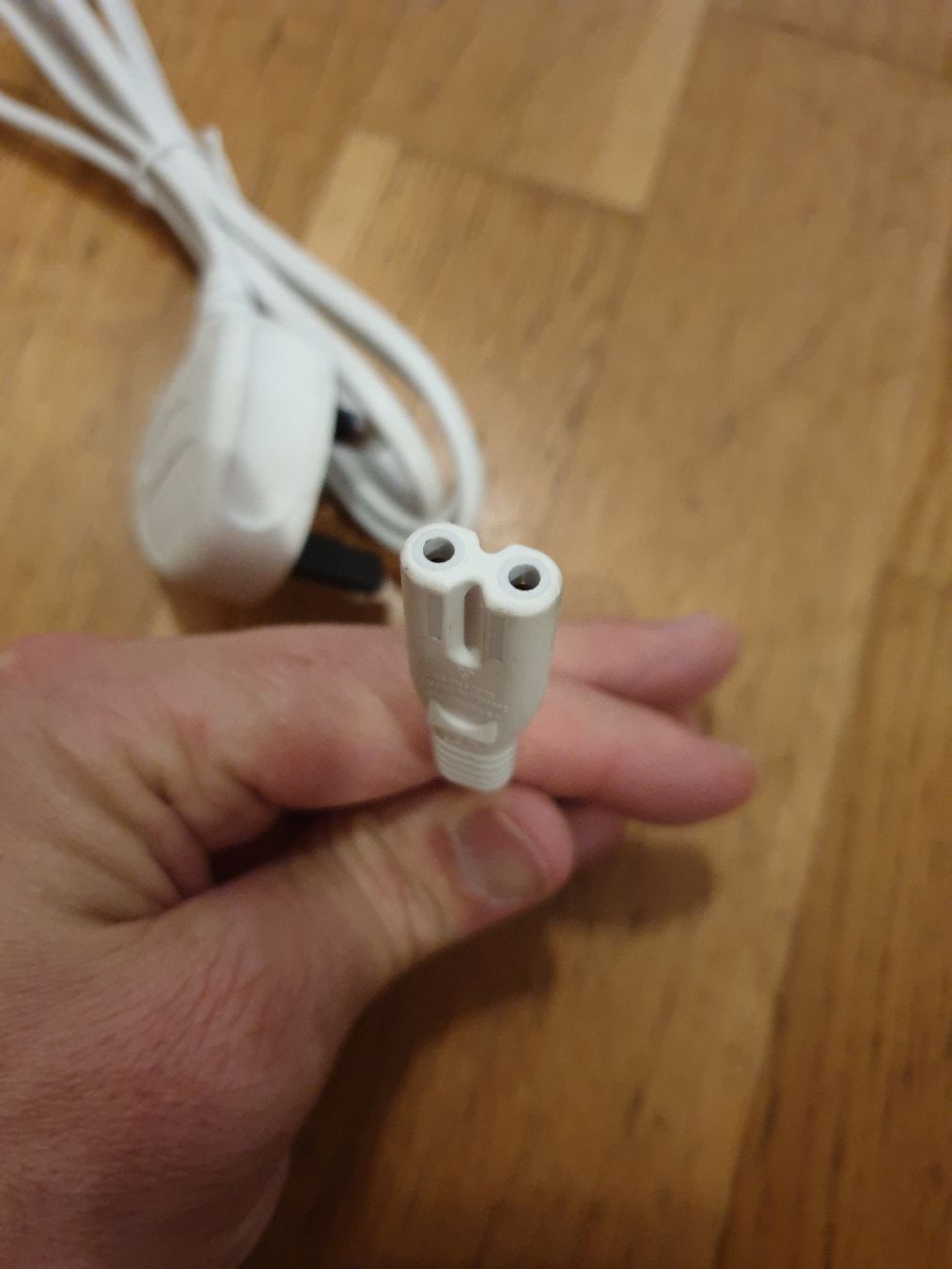 Cavi: Stromkabel C7 Stecker 2 Polig weiss 010 – Usato da Ittigen venduto da Ziok187 1