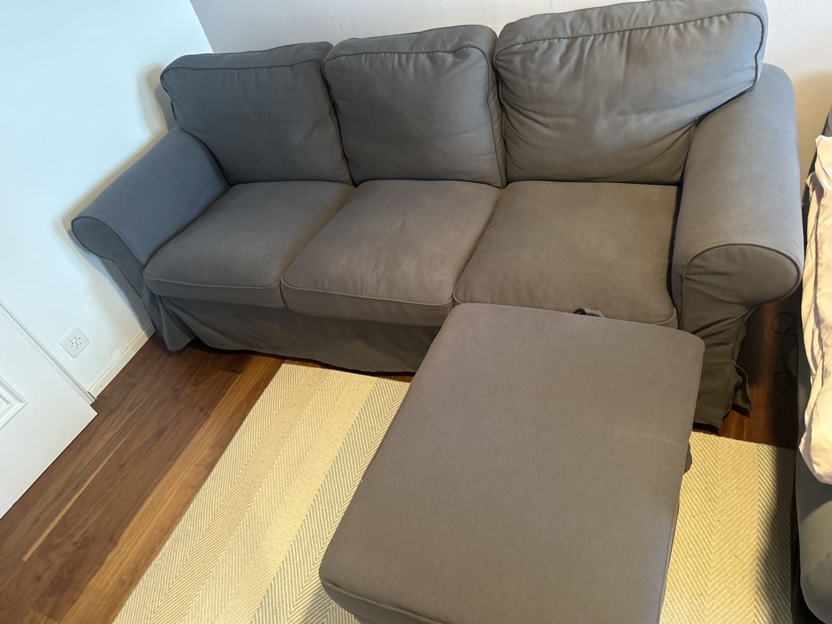 Divani: Gemütliches Sofa mit Hocker, grau - Top Zustand – Usato da Mörschwil venduto da philmensa 4