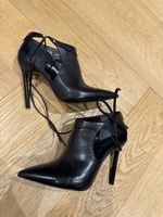 Elegant Saint Laurent Black Leather ankle boots - size 36