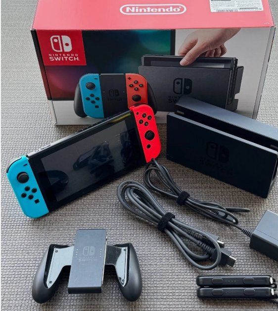 Nintendo Console: Nintendo Switch Console – Usato da Aubonne venduto da hen_q7t5