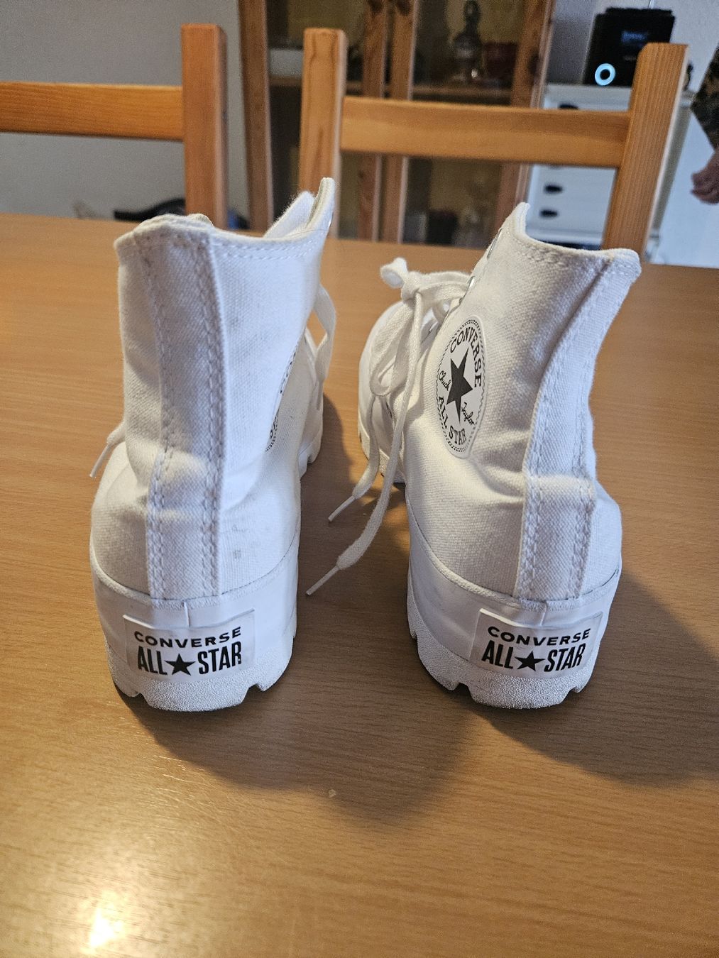 Converse Scarpe da uomo: weisse Converse chunky Sohle Grösse 38 – Usato da Niederwil AG venduto da Sillimini 2