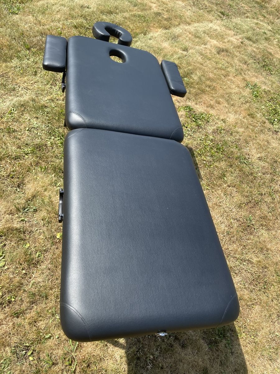 Lettini & sedie per cosmetici: Massage table black portable with face cradle armrests – Usato da Ittigen venduto da Tanuschka01 5