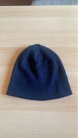 Dunkelblaue Strickmütze gebraucht