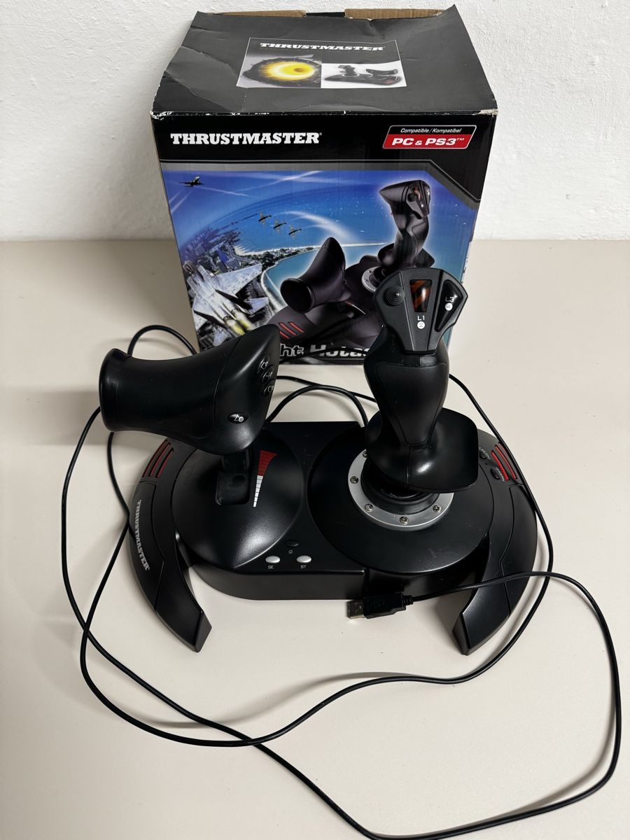 Thrustmaster Manettes: Thrustmaster T.Flight Hotas X Joystick für PC & PS3 – D'occasion à Zürich par Nobs1 1