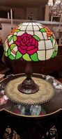 Elegante Rosen Tiffany Lampe mit Buntglas