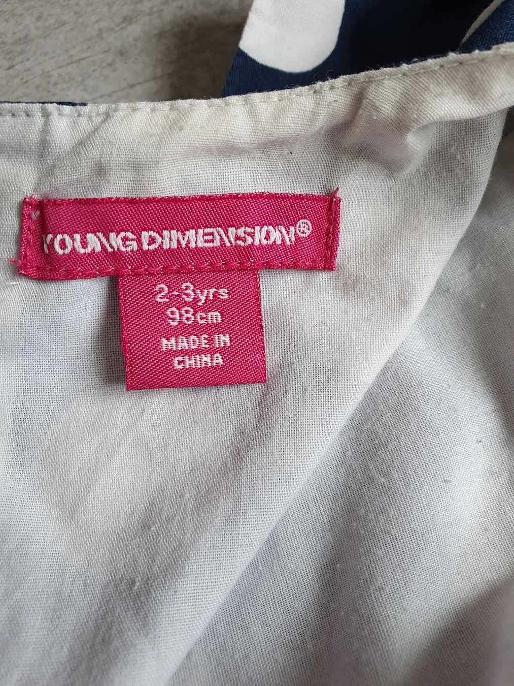 Kleider & Röcke: Robe "Young Dimension" taille 98 – Gebraucht aus Le Noirmont von Guiguiguette 4