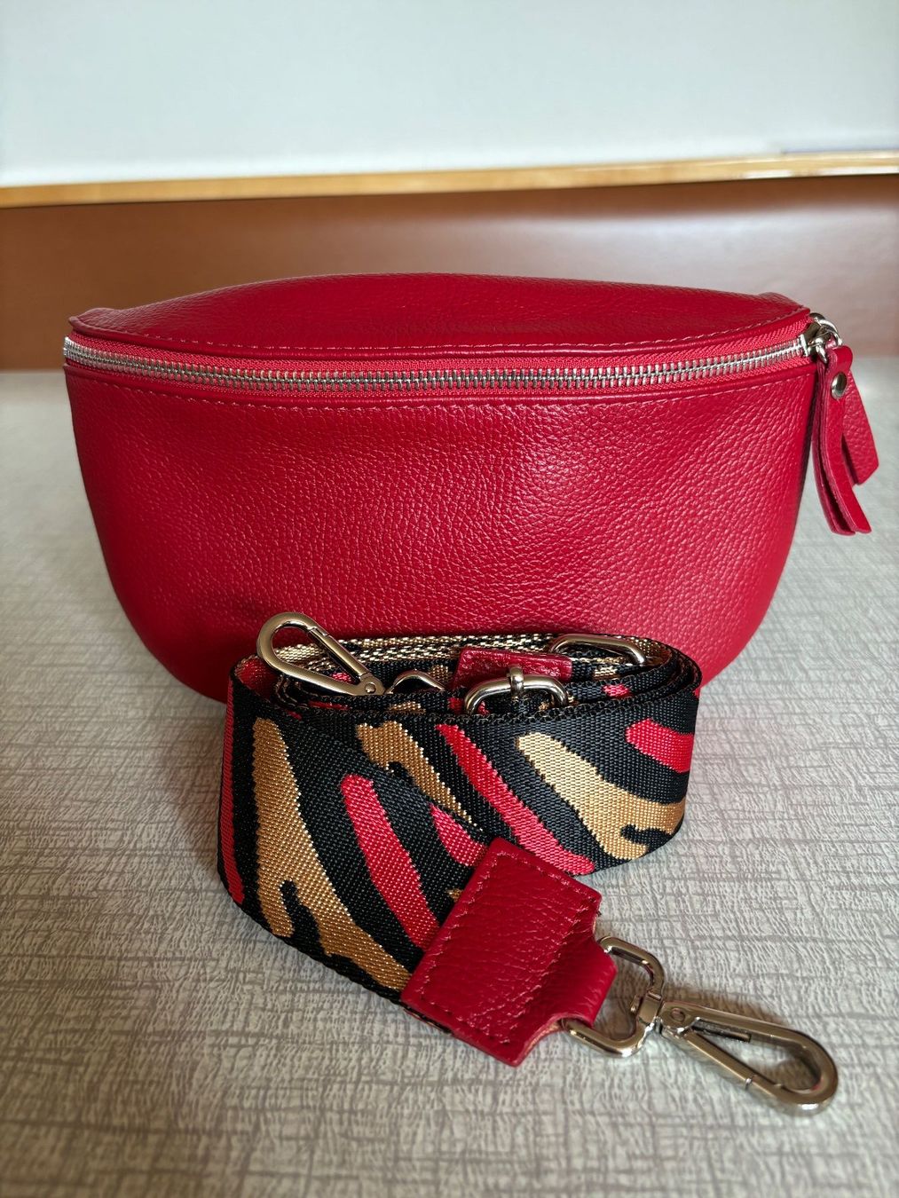 Sacs femmes: Bauch / Brusttasche echtes Leder – Neuf (Voir description) à Grellingen par Apibox