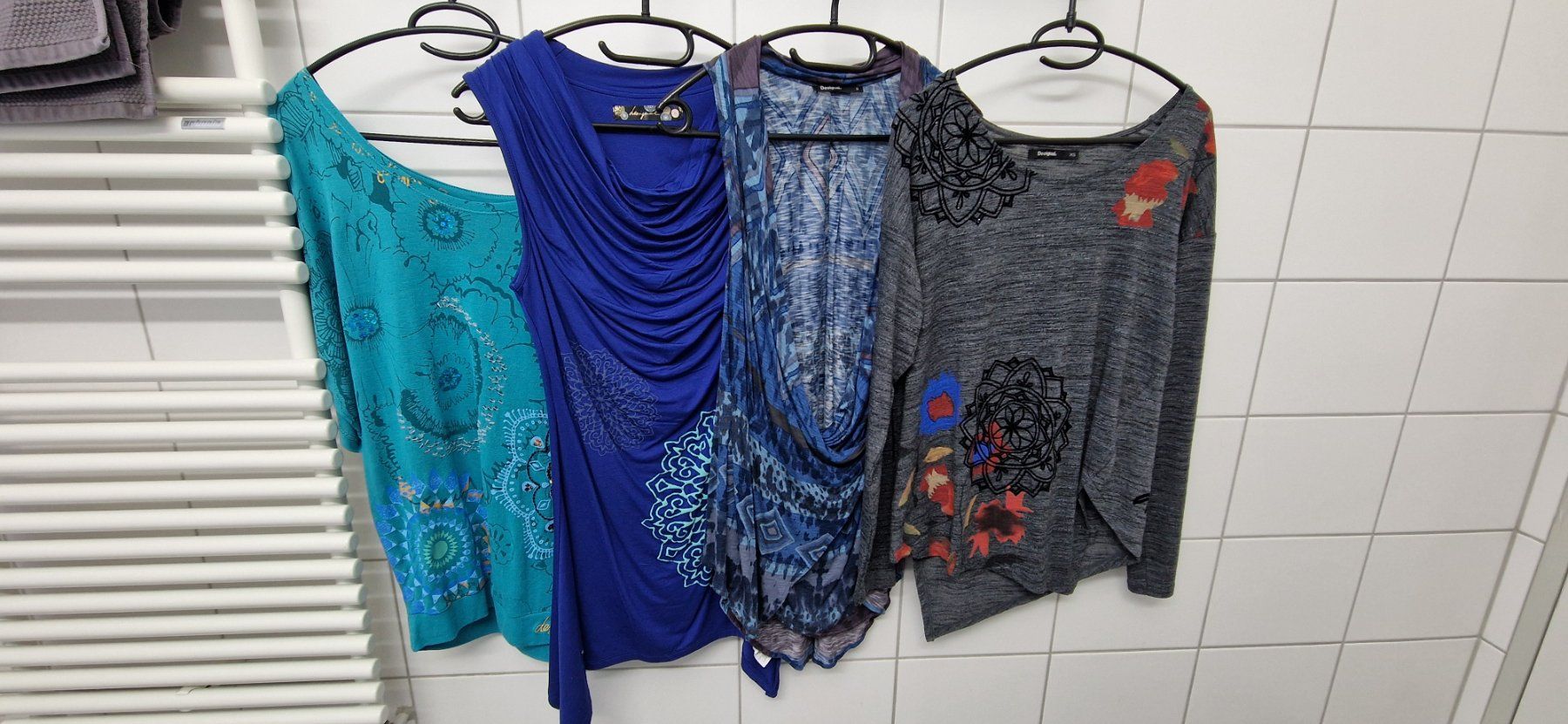 Desigual Kleiderpakete: Cooles 4-teiliges Desigual-Set, NEU, Gr. S – Neu (gemäss Beschreibung) aus Kollbrunn von Bobibau