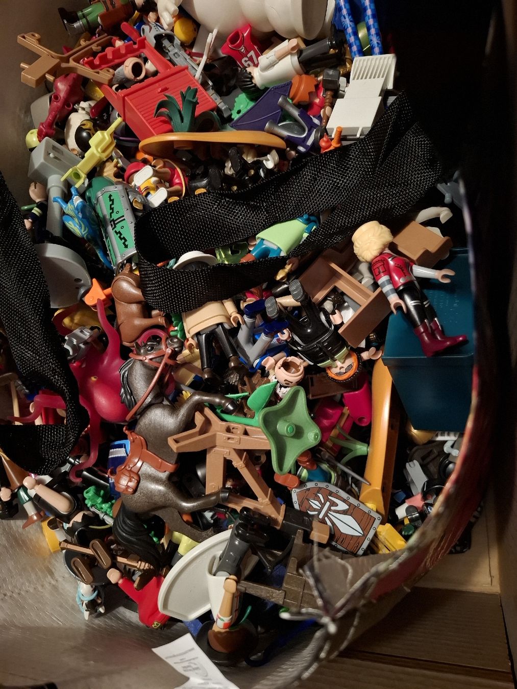 Playmobil Giocattoli: 10 Umzugskartons voll Playmos – Usato da Gipf-Oberfrick venduto da Birgitwet