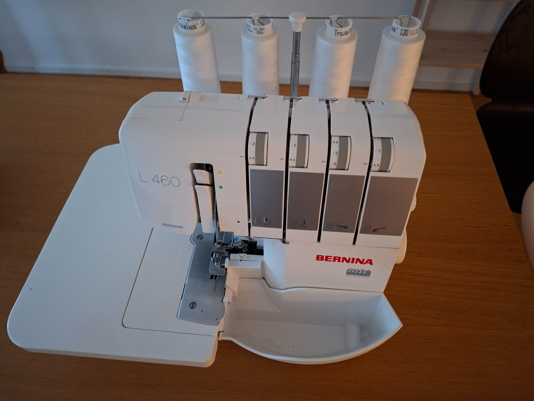 Bernina Nähmaschinen: BERNINA L 460 Overlock-Nähmaschine – Gebraucht aus Bremgarten AG von fischste