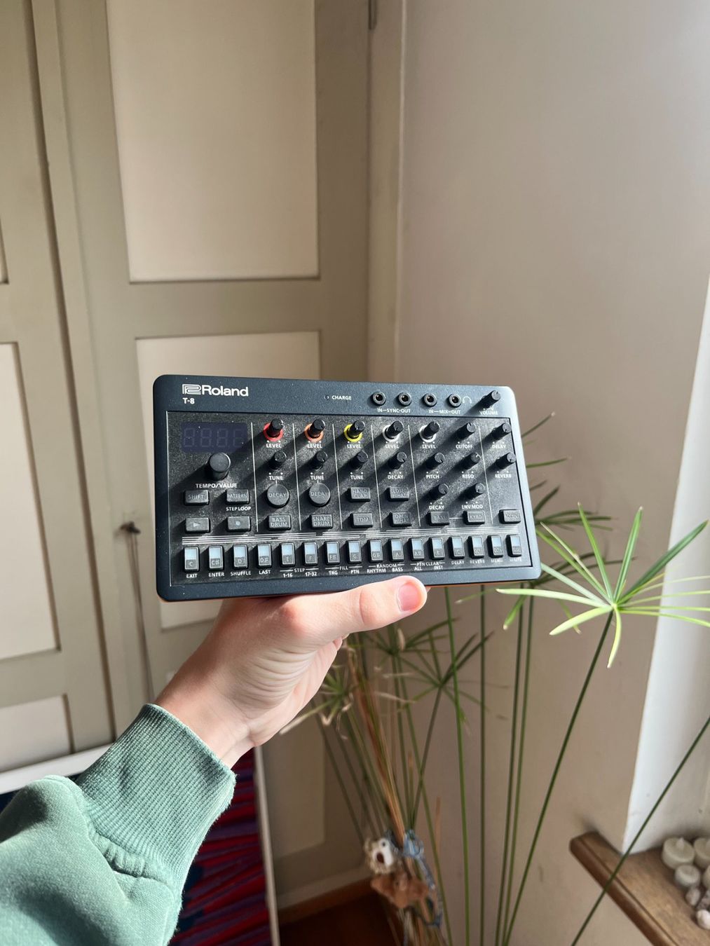 Roland Musikinstrumente: Roland T-8 AIRA COMPACT Beat Machine – Gebraucht aus Bern von kuno.bern 1