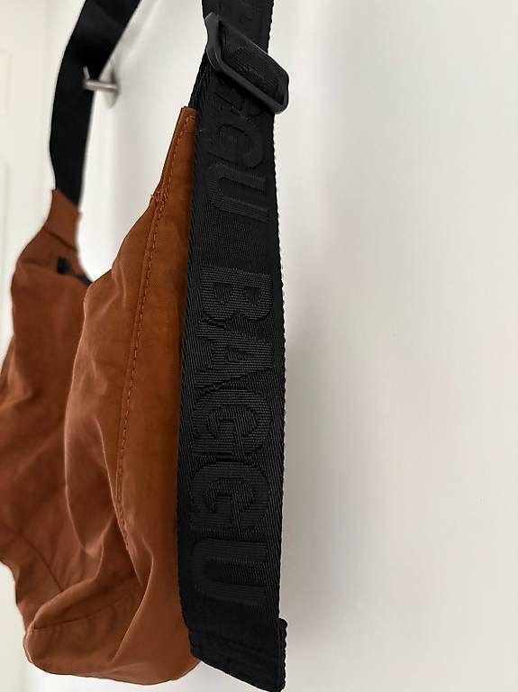 Baggu Borse: Baggu Medium Nylon Crescent Bag Brown – Usato da Zürich venduto da sho_9b69 2