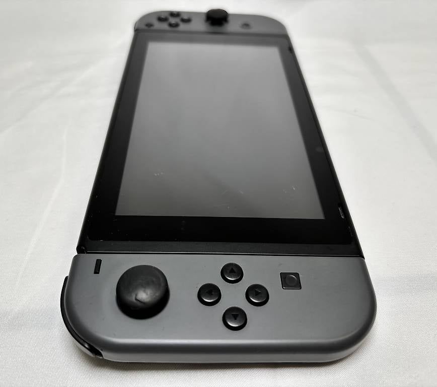 Nintendo Console: Nintendo Switch | Accessori + 2 giochi + 128GB SD – Usato da Gordola venduto da kar_gy5g 2