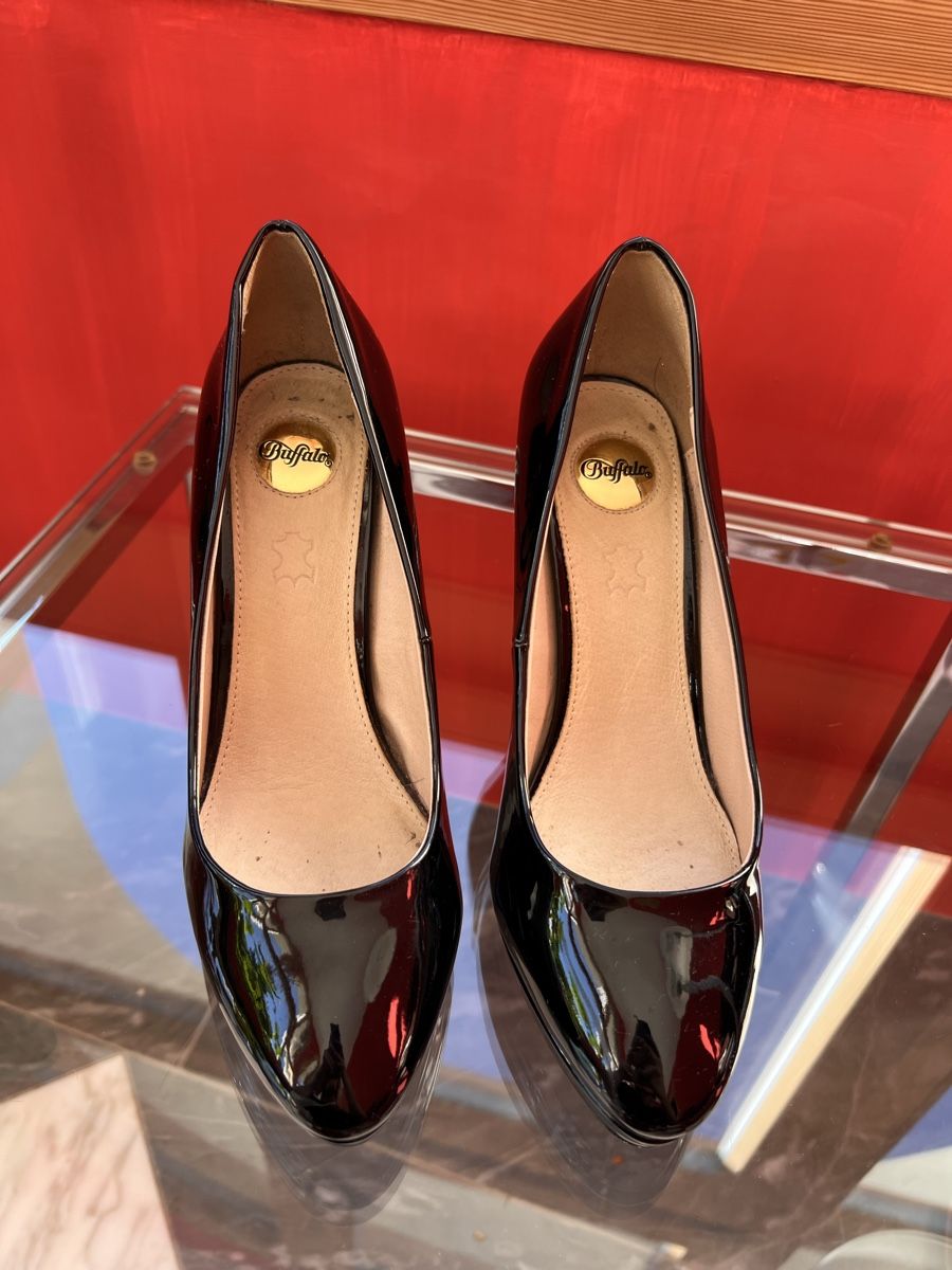 Buffalo Scarpe da donna: BUFFALO Pumps Lack schwarz Gr. 39 – Usato da Zürich venduto da car_x52z 2