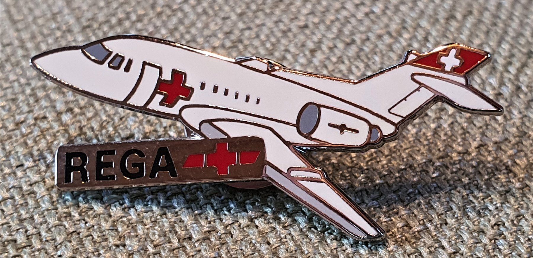 Spille & Fermagli: B015 - Pin Flugzeug  REGA Jet - je 2.- – Usato da Reinach BL venduto da Boston-Verkauf 3