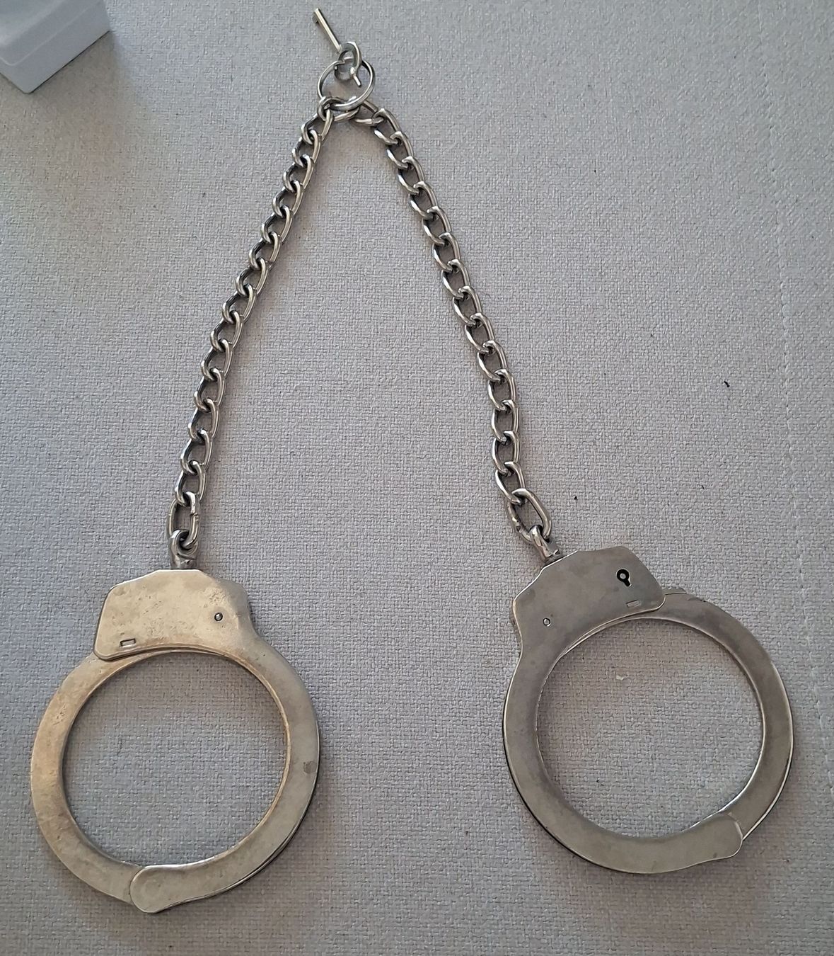 Altro per Eventi aziendali & Feste: Handschellen mit Kette guter Zustand – Usato da Glattbrugg venduto da cub_w7l8