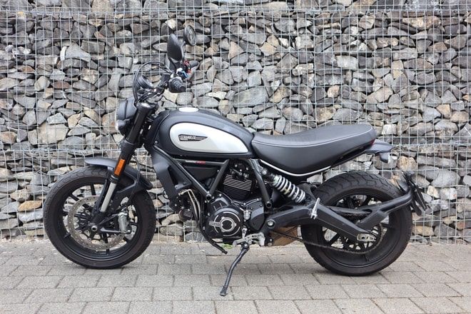 Ducati Strada: Ducati Scrambler Icon Dark – Usato da Stallikon venduto da mwichm 1