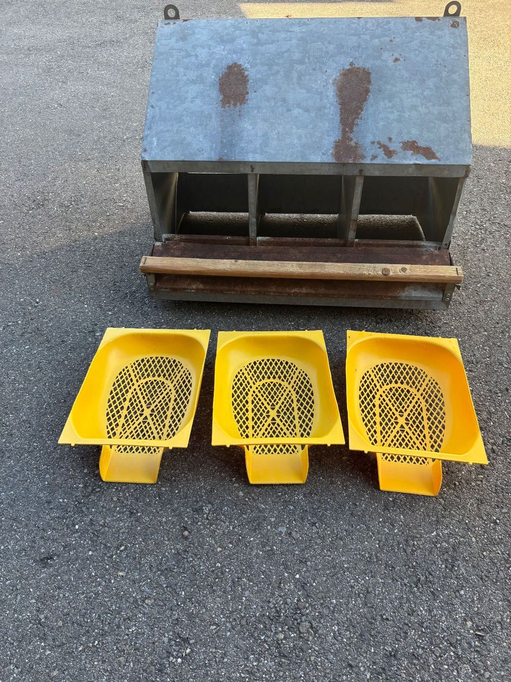 Gabbie, trasporto & Sicurezza: Legenest für Hühner – Usato da Siselen BE venduto da findusine 3