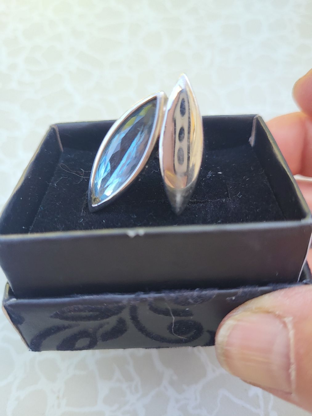 Anelli: Ring mit blauen Stein marquiseform  – Nuovo (secondo la descrizione) da Winterthur venduto da rab_tr8n 1