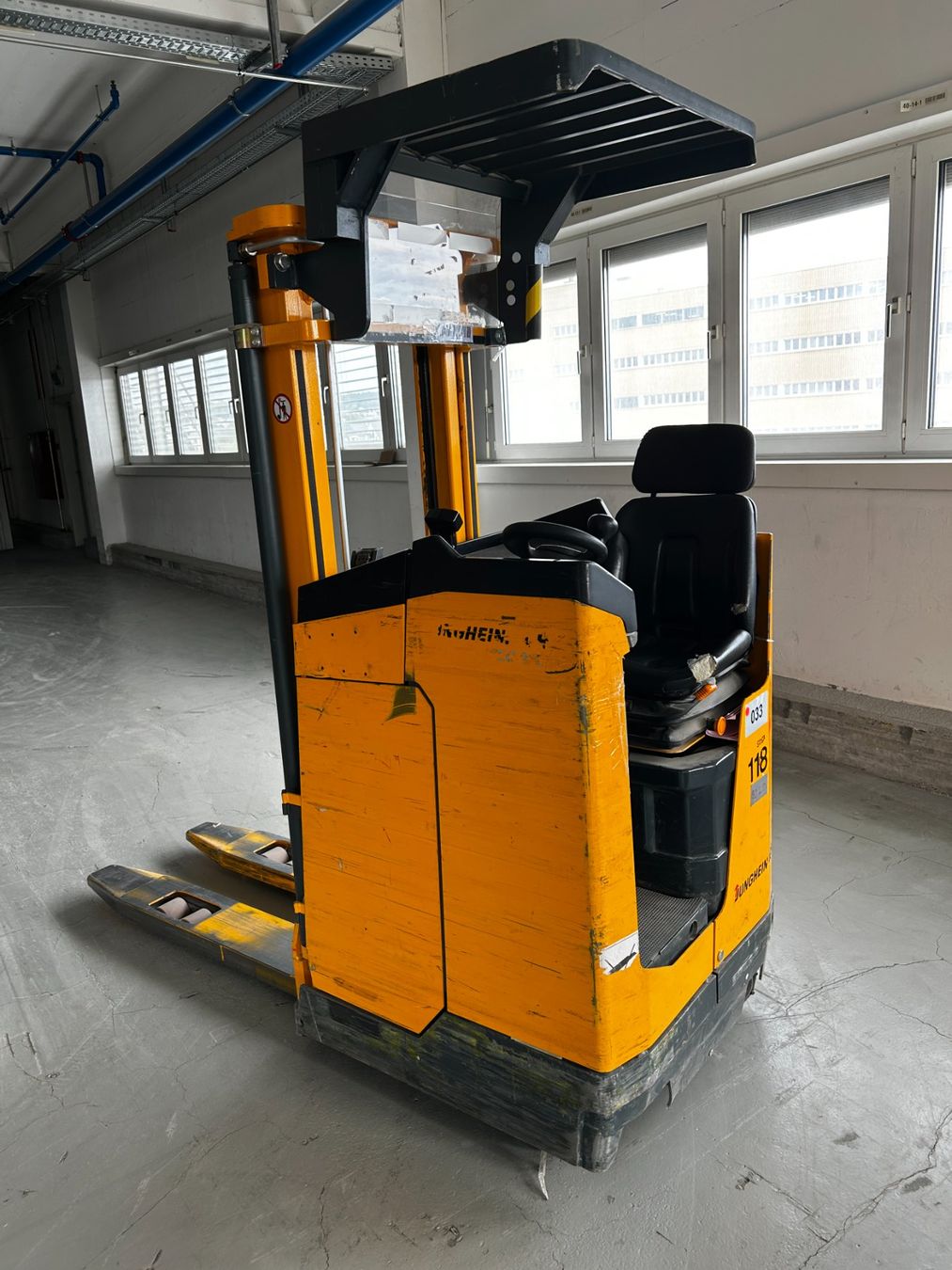Jungheinrich Carrelli elevatori e a forche: Jungheinrich ECS 213 – Usato da Volketswil venduto da mir_v2mf 7