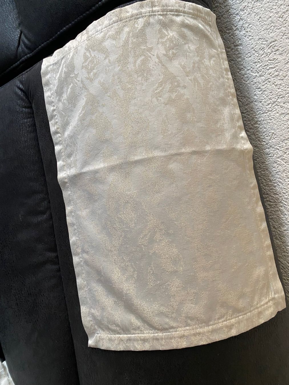 Set di tavolo e panche: 4 Tischset   ca 48 x 35 cm goldglitzer – Usato da Allenwinden venduto da Obalu 1