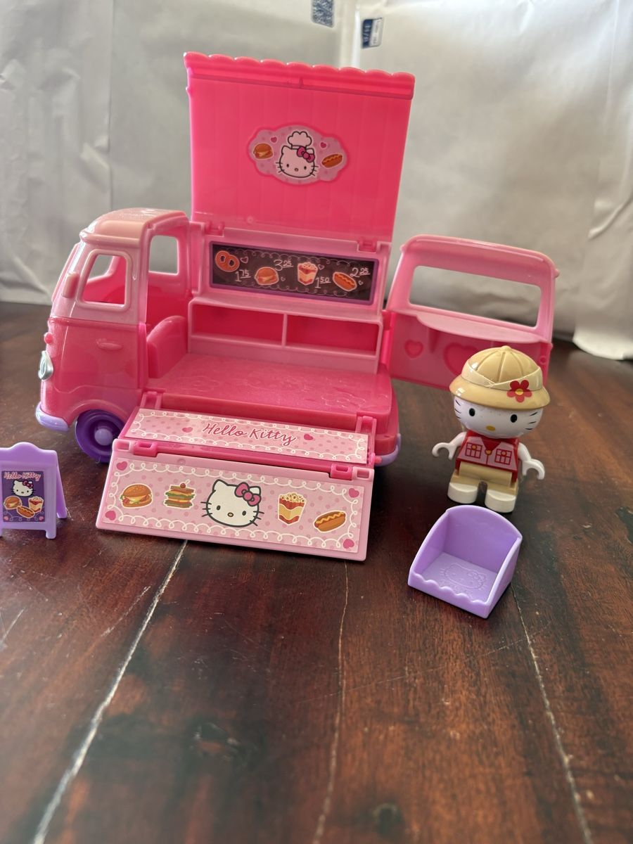 Hello Kitty Giocattoli: Food truck Hello Kitty – Usato da Vufflens-la-Ville venduto da newlifegva 1