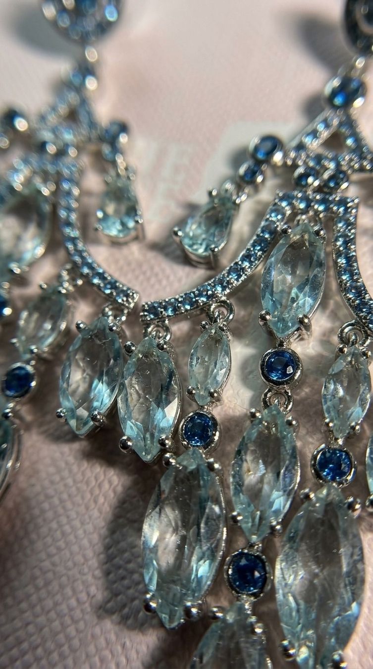 Boucles d'oreille: Boucles d'oreilles pendantes bleu argentées – D'occasion à St-Maurice par Sandrinette123 1