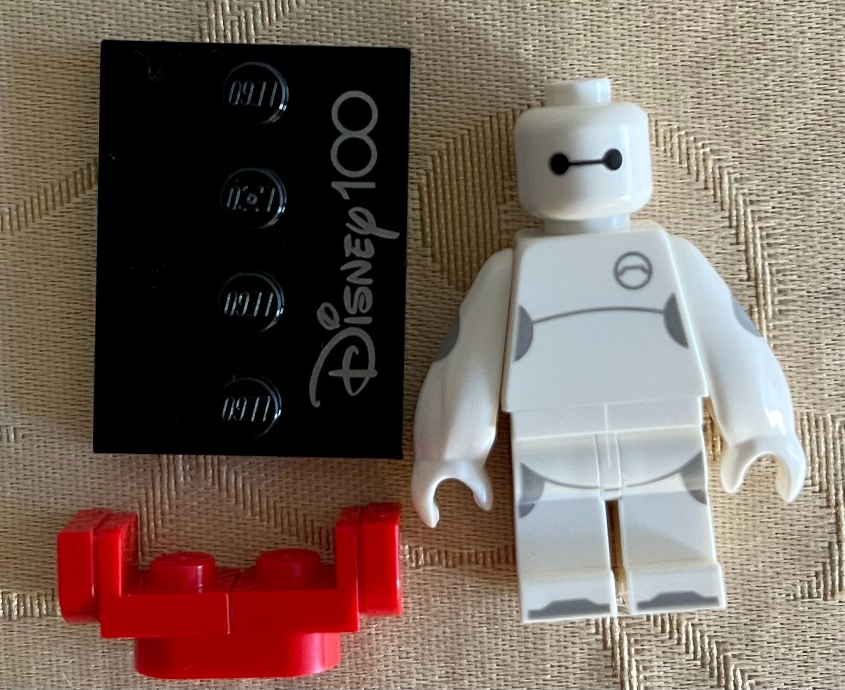 Lego Kit di costruzioni: Lego Minifigure Disney 100 - Baymax – Usato da Höri venduto da PSMarinho