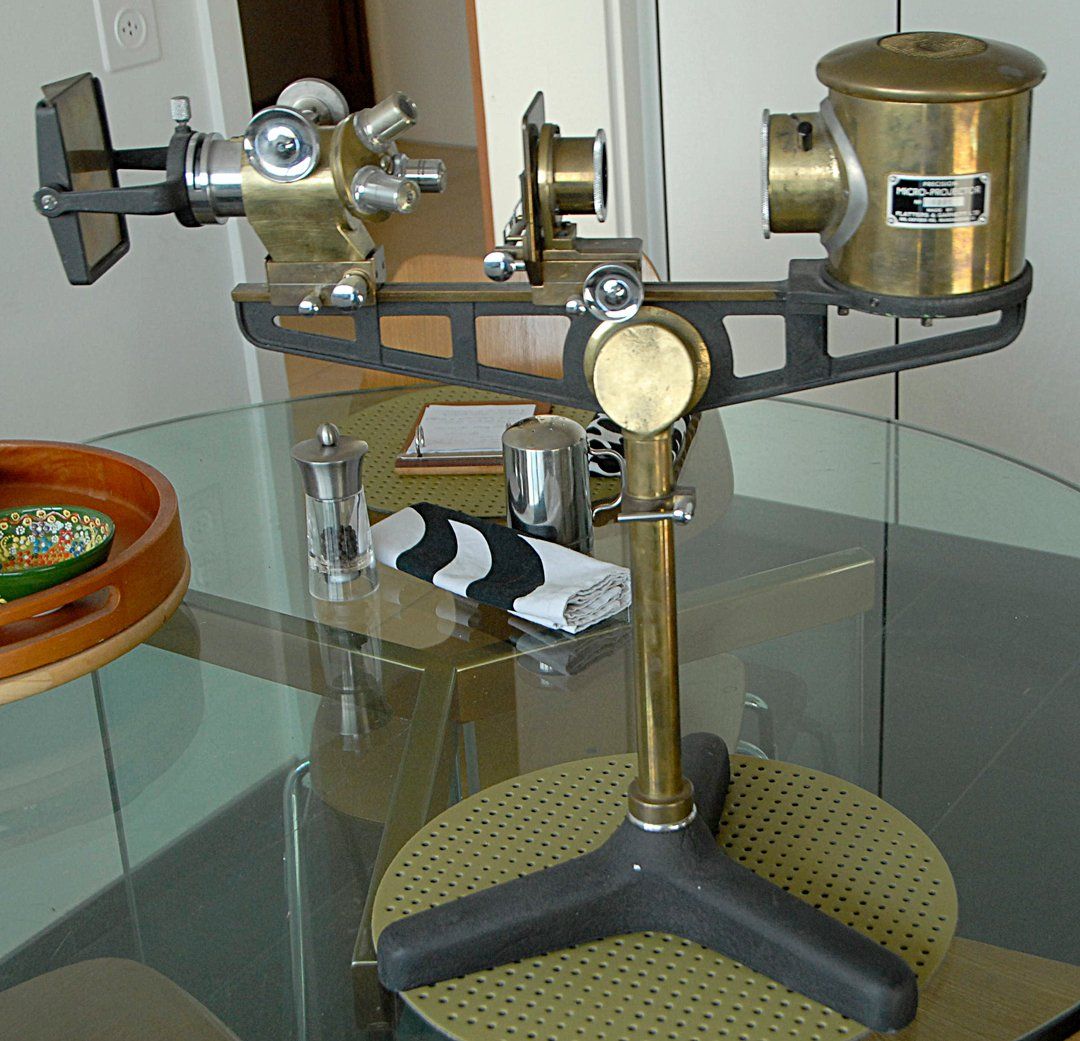 Microscopi: Flatters & Garnett Precision Micro-Projector – Usato da Zürich venduto da AuctionAlan 1