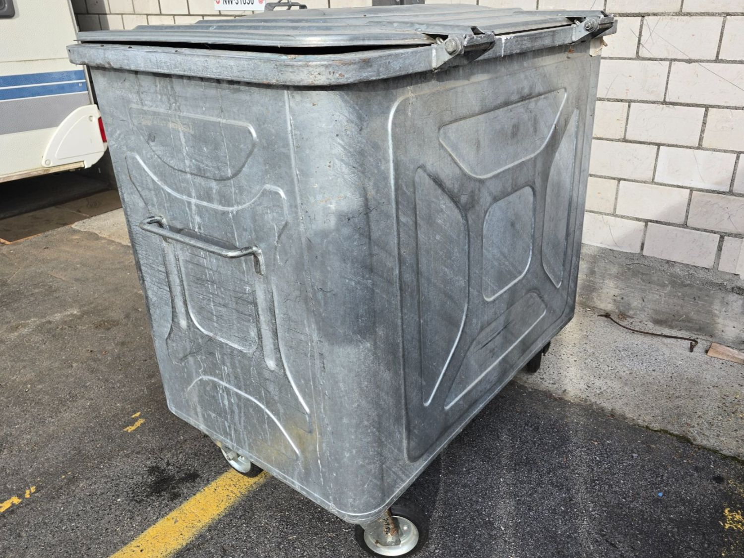 Altro per Ufficio & Commercio: Ochsner 800 lt Container / Abfall-Container – Usato da Emmetten venduto da Super008 2