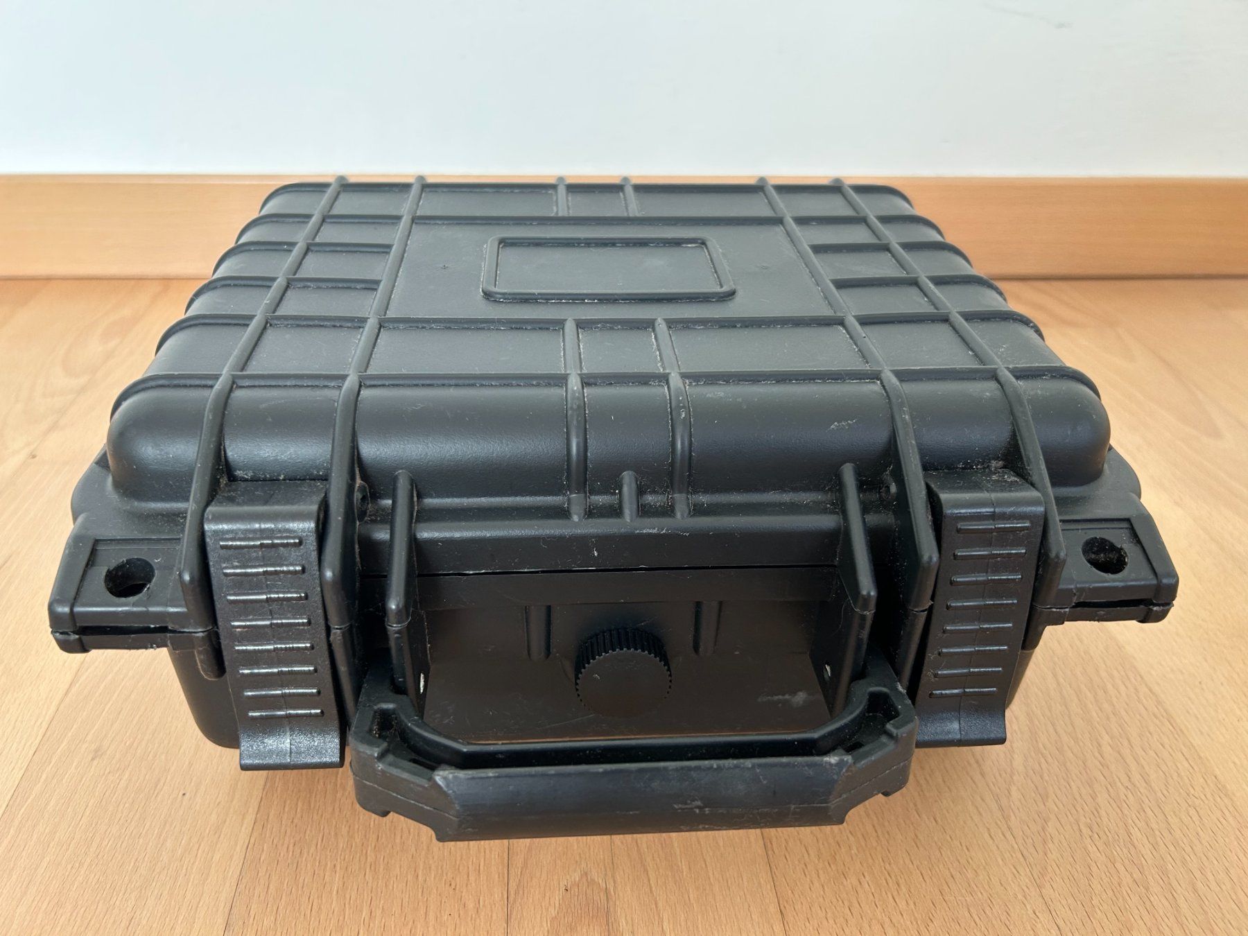 Valises de voyage: Robuster kleiner Kunststoff-Koffer – D'occasion à Stäfa par cka_5r5z