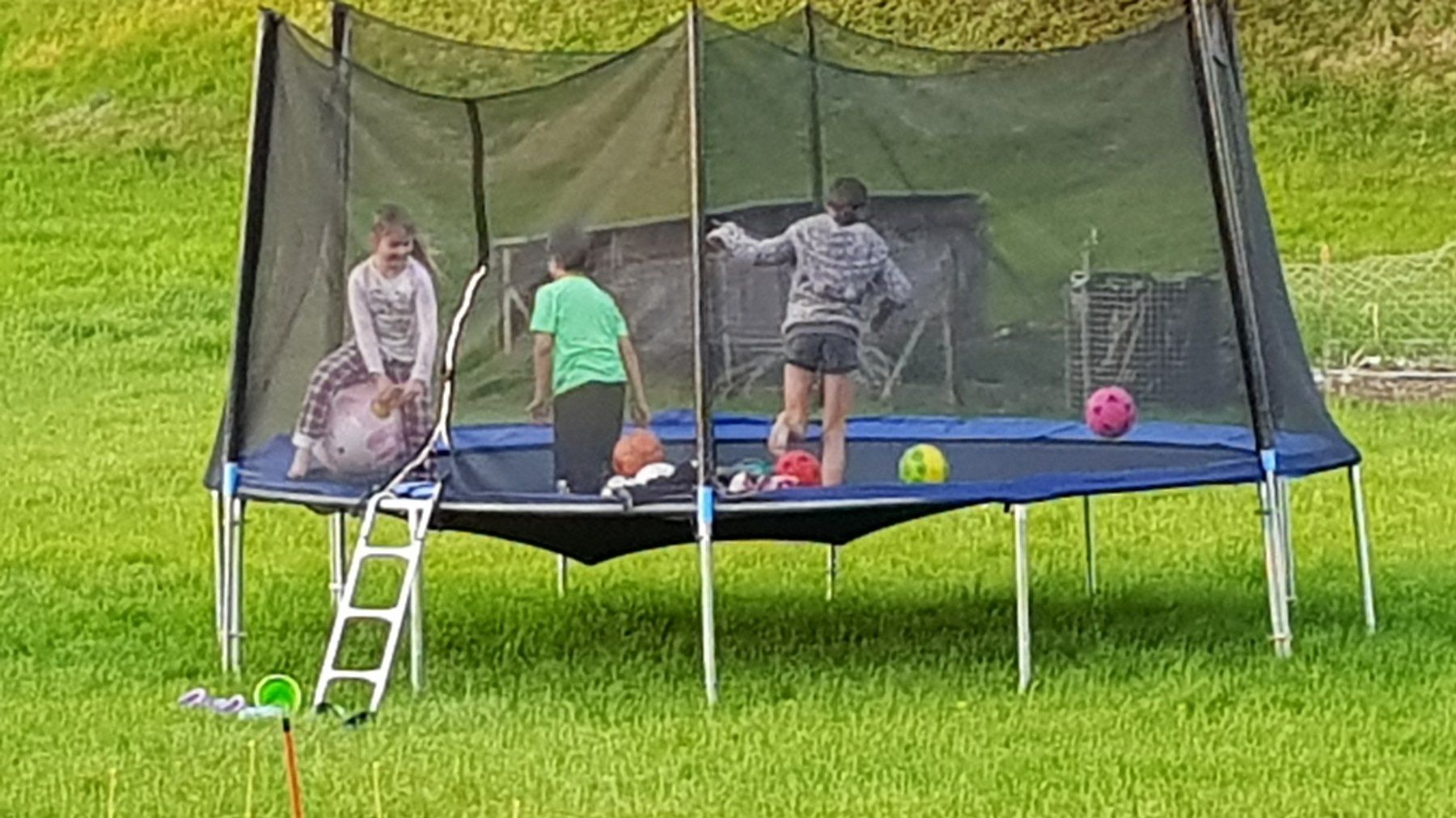 Trampoline: Trampolin 4.5 m Durchmesser – Gebraucht aus Spiez von 4seasons